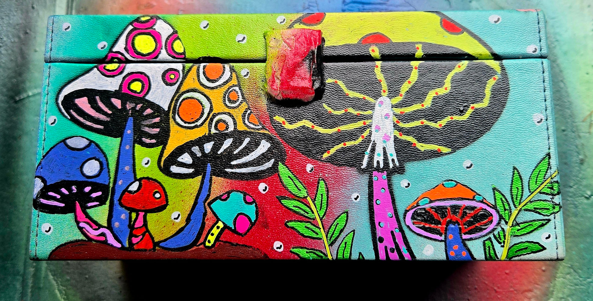 Mushroom world Faraday